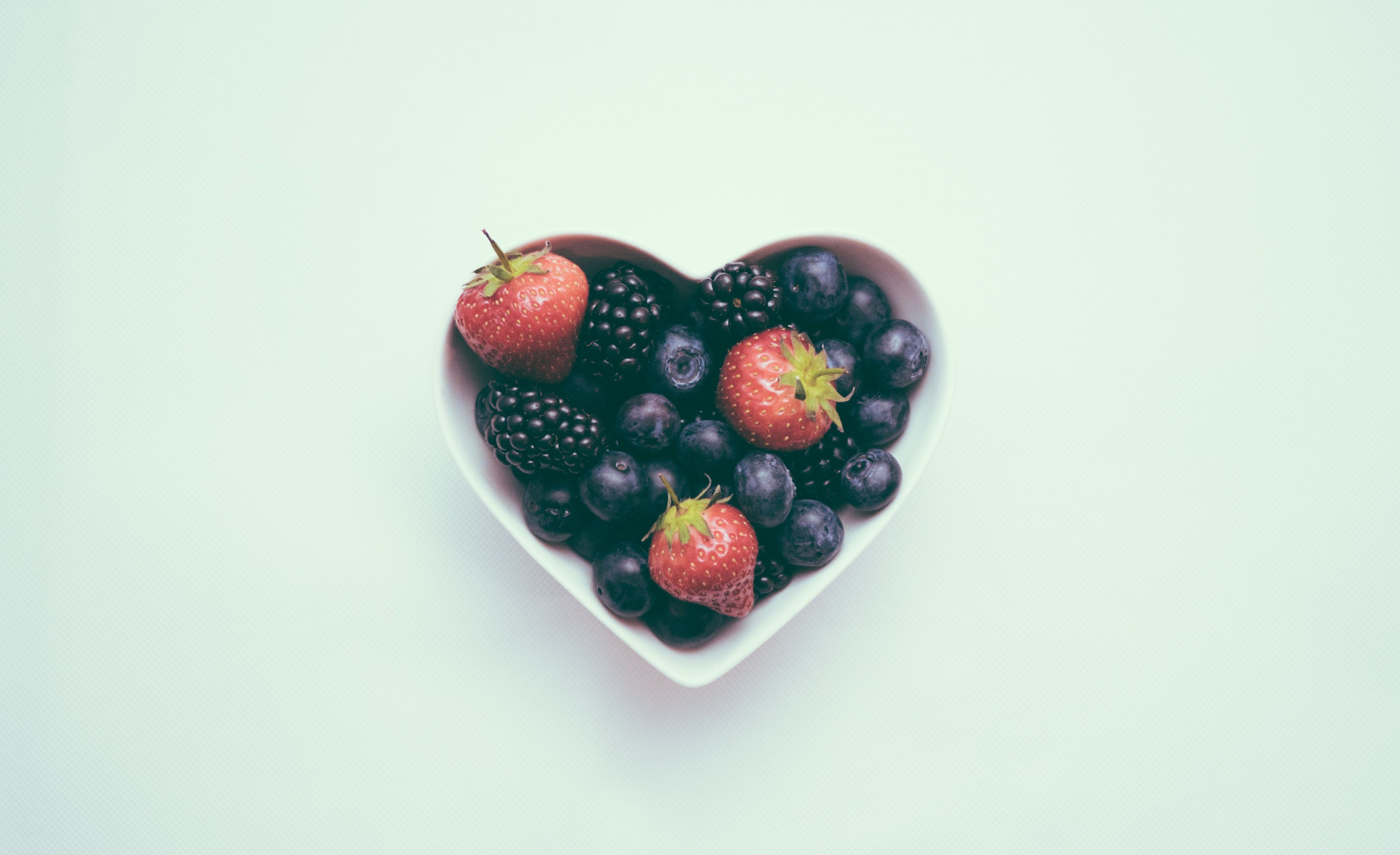 bowl of berries fruit