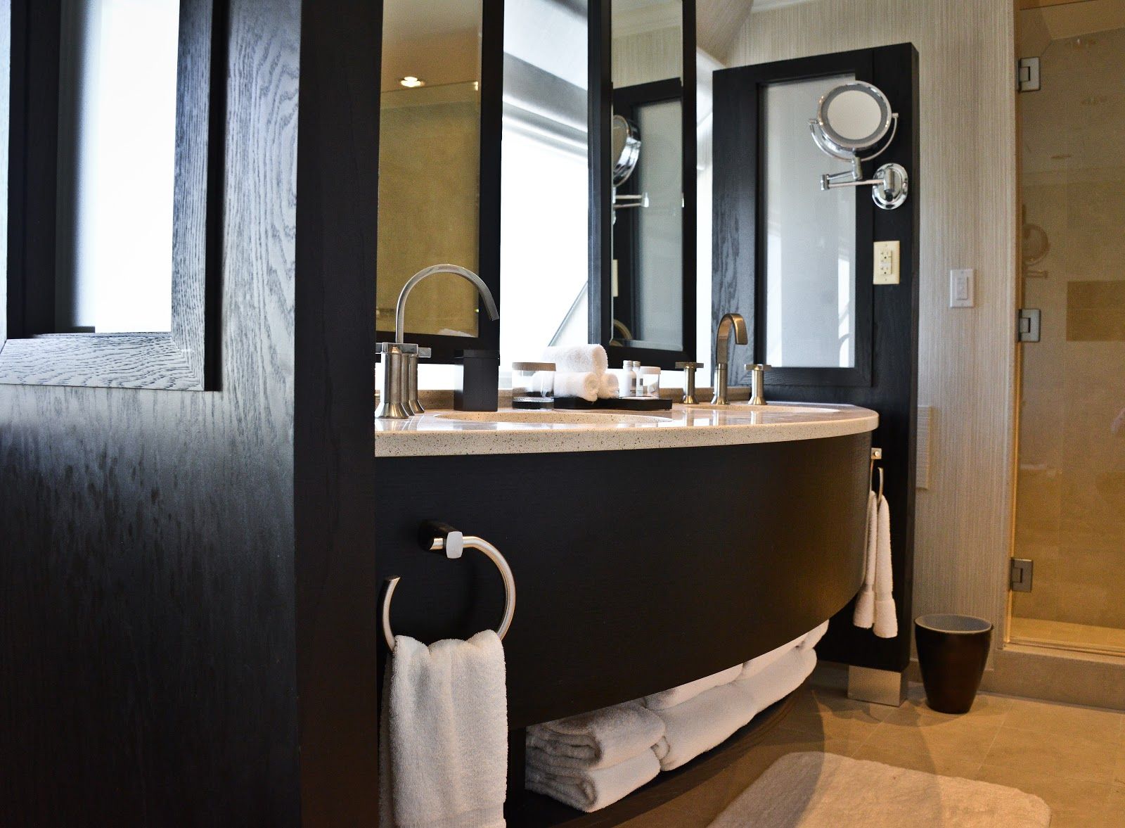 Guestroom bath vanity