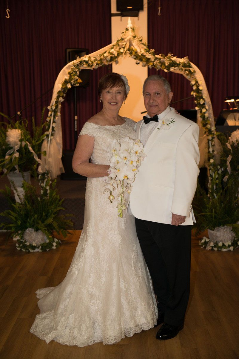 Berry alumni couple at their wedding