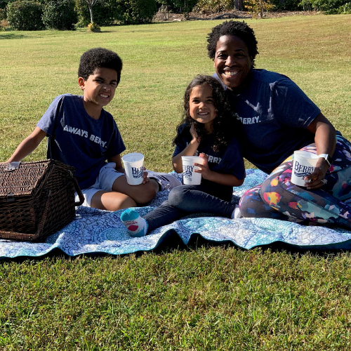 Berry alumna hosts a Mountain Day picnic with her kids