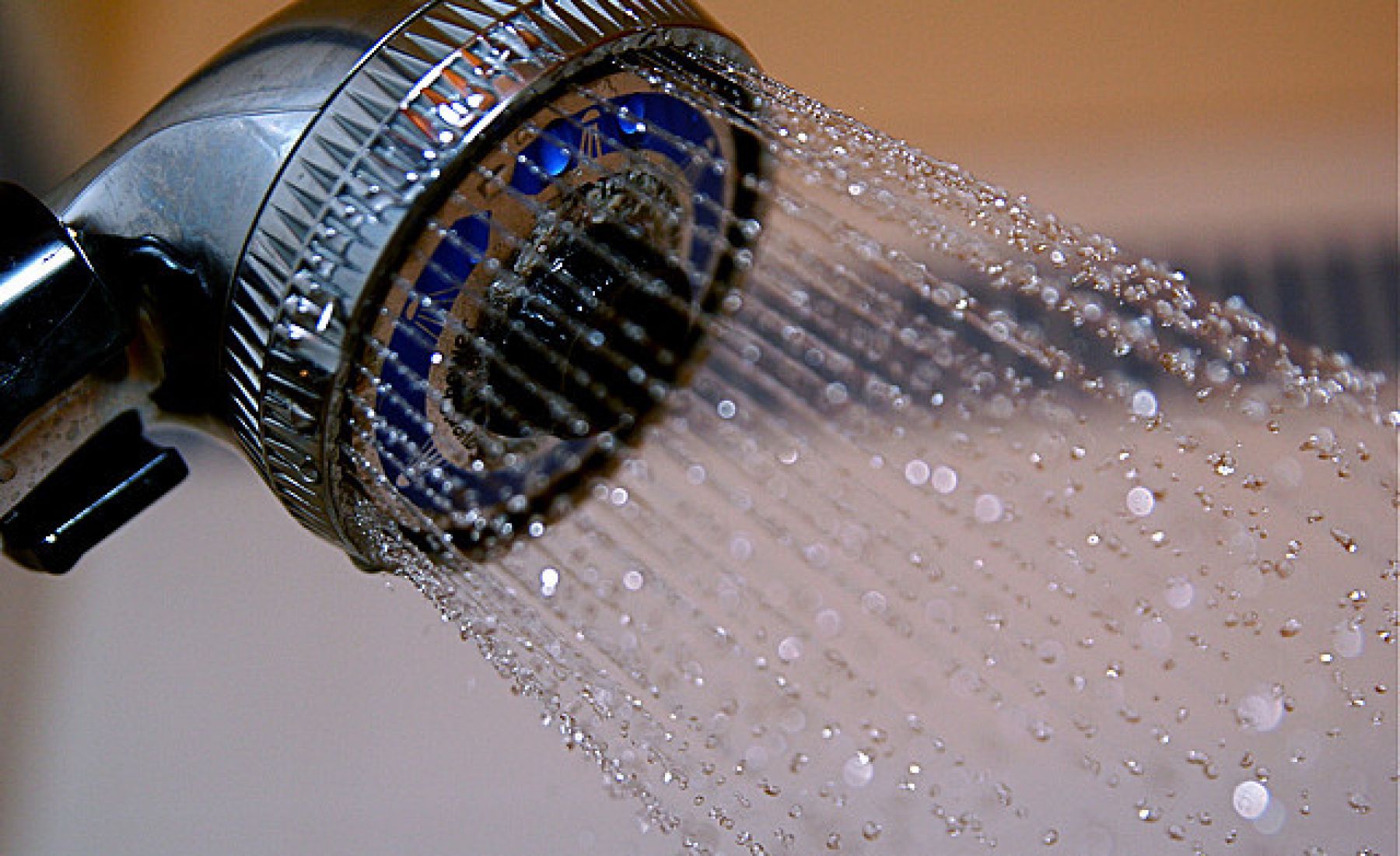 Cleaning Shower Heads An Easy Job The Pink Plumber