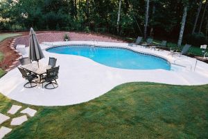 Vinyl Pool With Decorative Wall