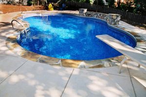 Freeform Vinyl Pool with Water Feature