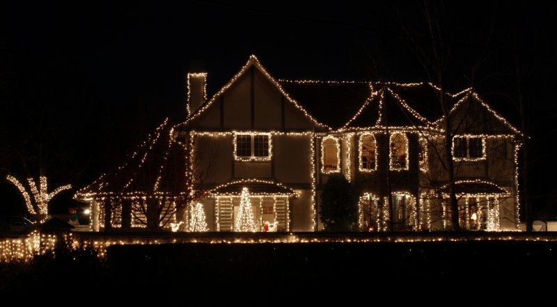 Tips to Hang Holiday Lights from Your Home's Roof image