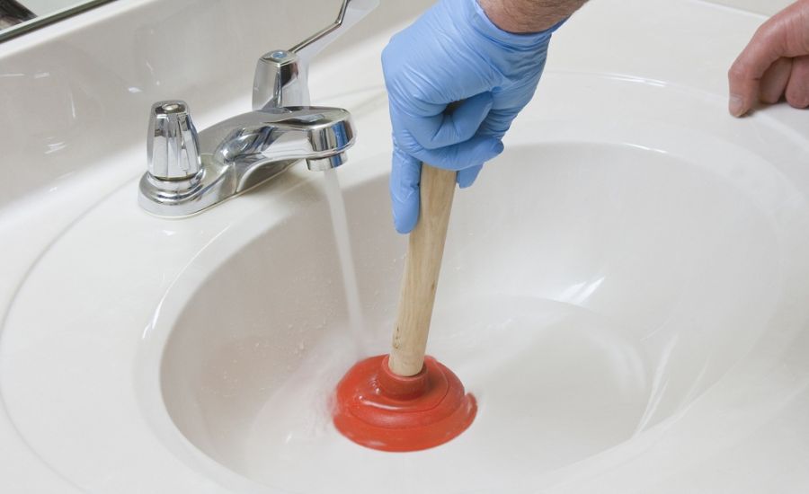 Unclogging The Bathroom Sink 3 Easy, How To Clean Out A Stopped Up Bathroom Sink