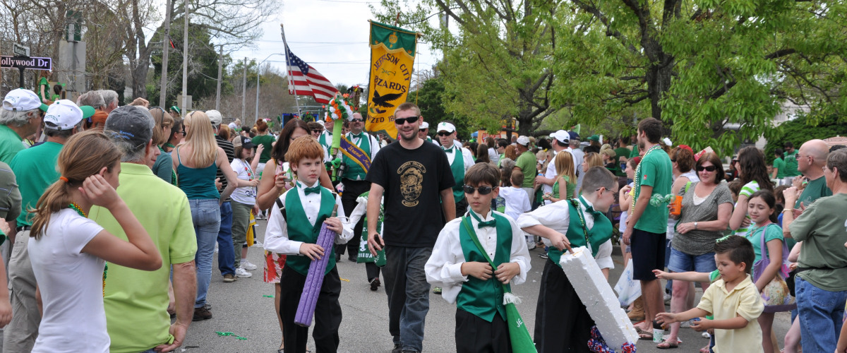 st patrick day parade on metairie road